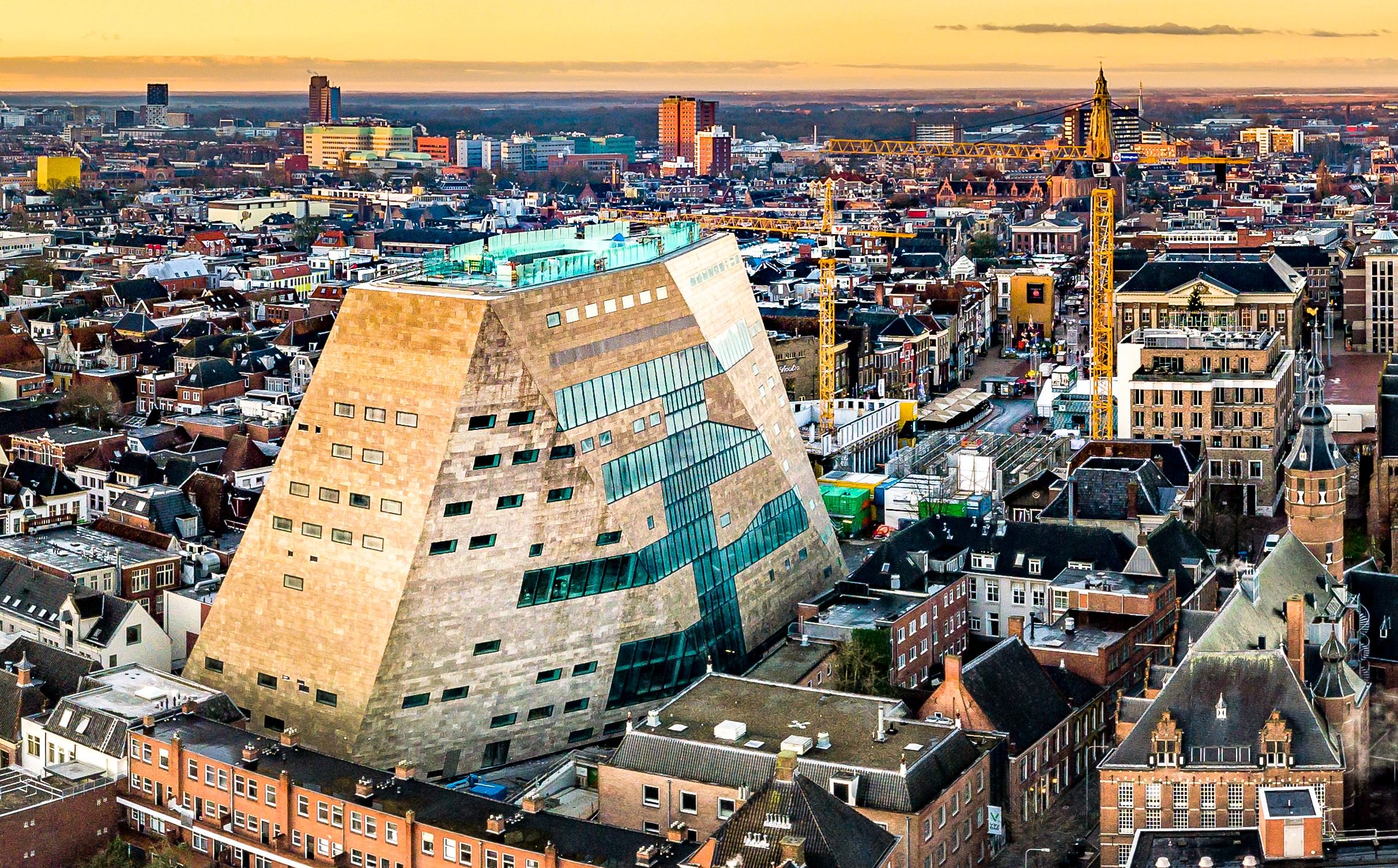 ©Deon Prins Groninger Forum Beglazing II
