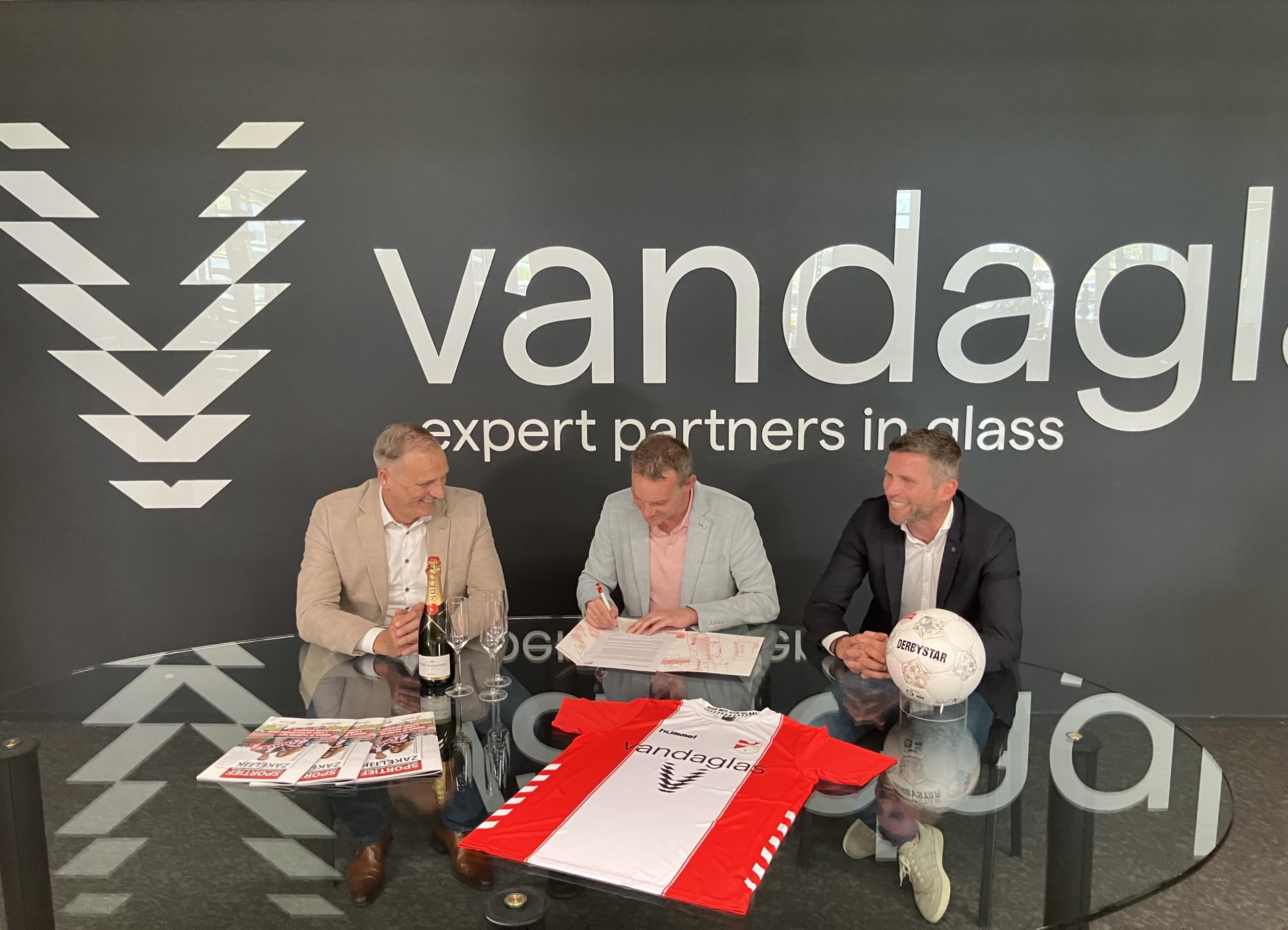 Fc Emmen x Vandaglas 2024 2025 handtekening