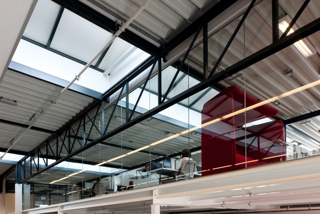 Doorval veilig gelaagd glas | Letselveilig doorloop gehard glas