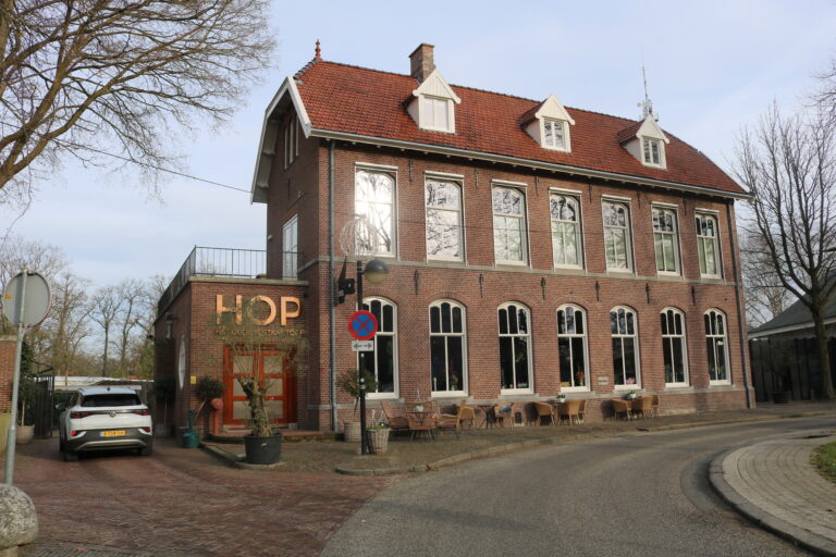 Vacuümglas voor historisch pand | Het Oude Postkantoor Emmen ©Vedewefotografie - Sommer Schilderwerken - Vandaglas BV