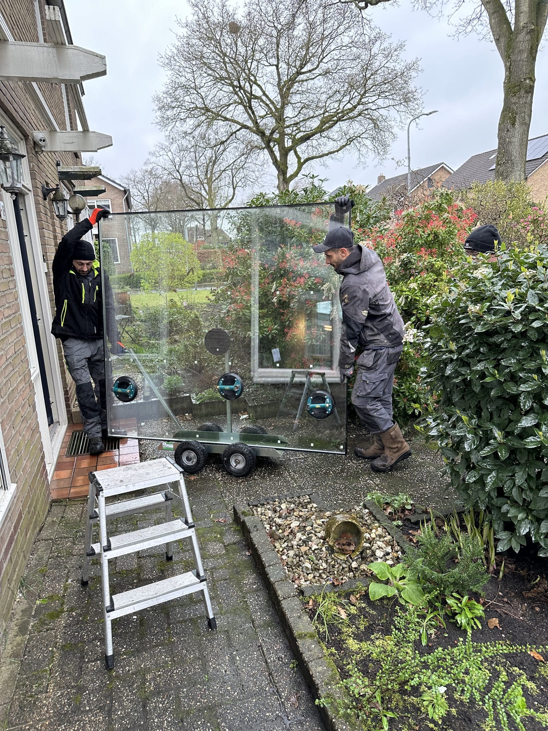Vandaglas | Tilnorm glaszetters onder scherp toezicht.